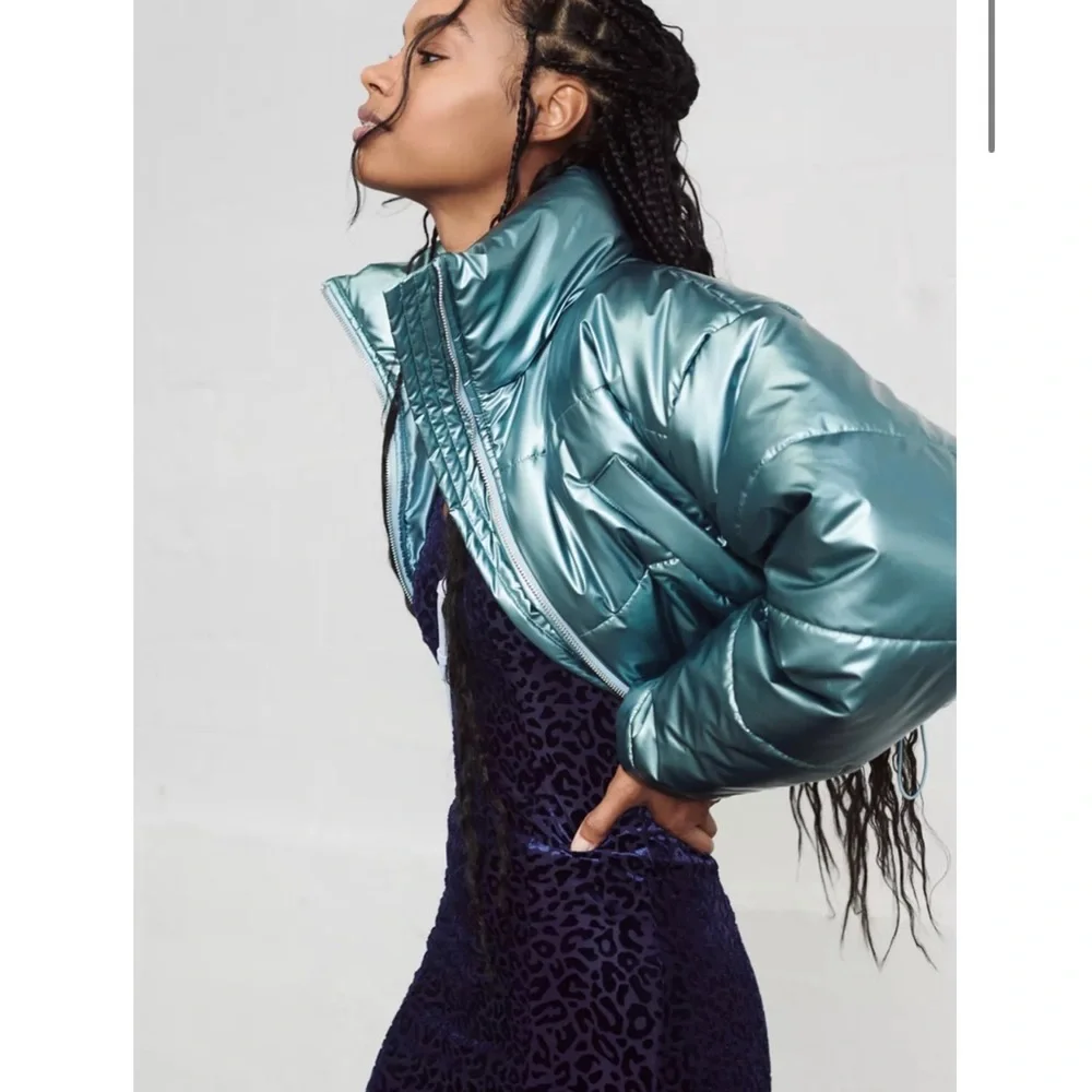 Urban Outfitters UO Taryn Metallic Icy Blue Cropped Puffer Jacket - Picture 5 of 14